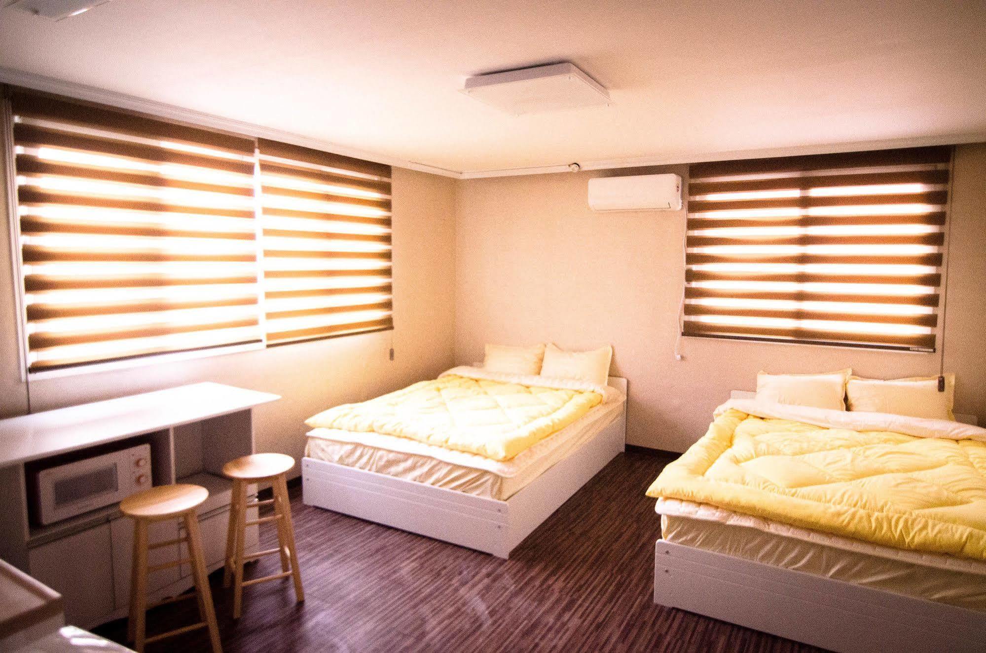 Yakorea Hostel Hongdae Seoul Exterior photo